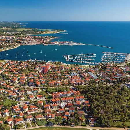 In With Outdoor Swimming Pool Umag